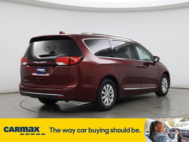 Photo of 2018 Red Chrysler Pacifica
