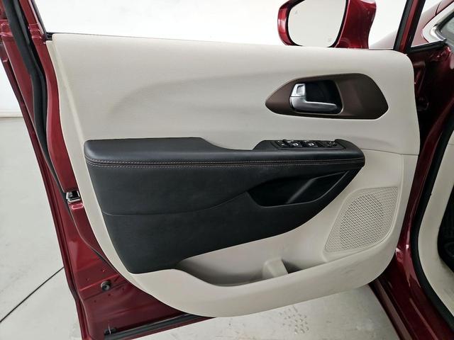 Photo of 2018 Red Chrysler Pacifica