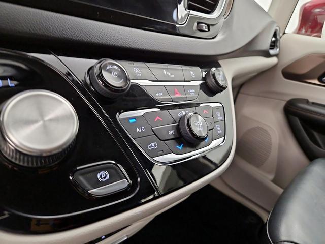 Photo of 2018 Red Chrysler Pacifica