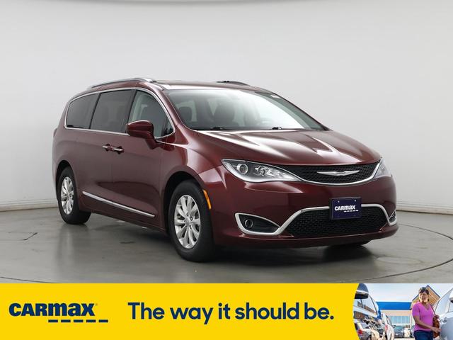 Photo of 2018 Red Chrysler Pacifica