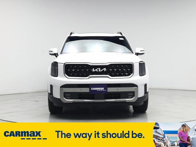 Photo of 2023 White Kia Telluride