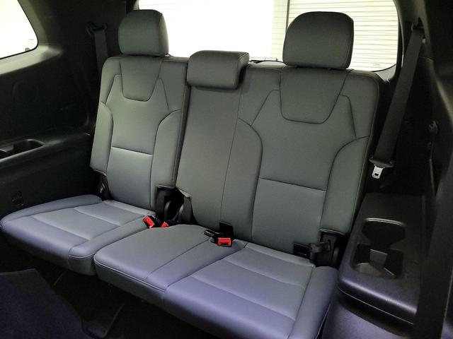 Photo of 2023 White Kia Telluride