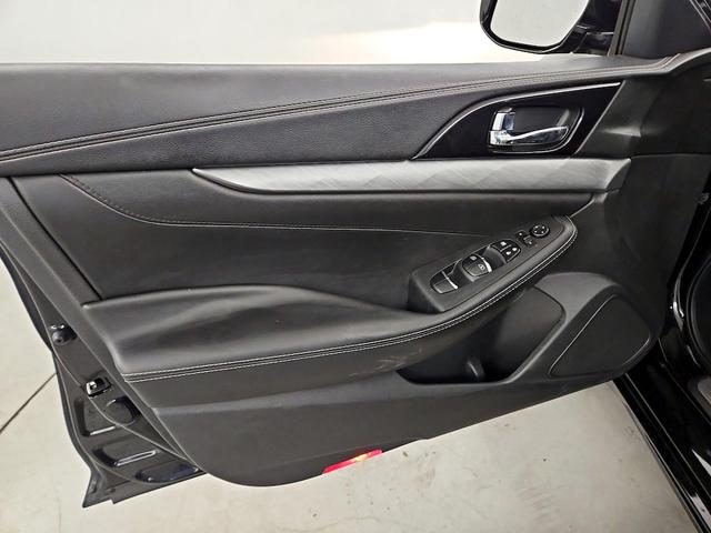 Photo of 2018 Black Nissan Maxima
