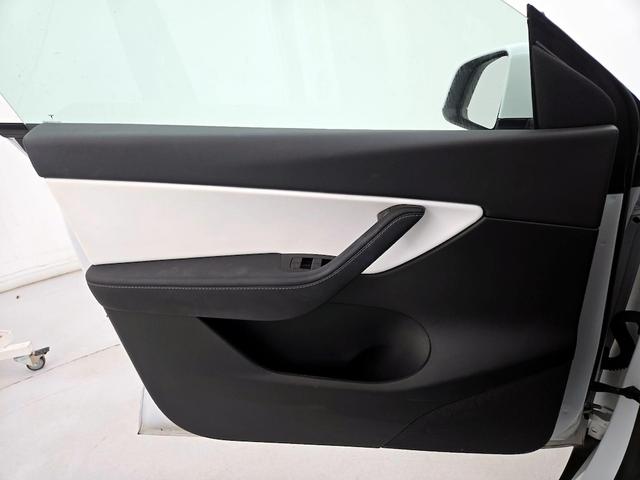 Photo of 2020 White Tesla Model Y
