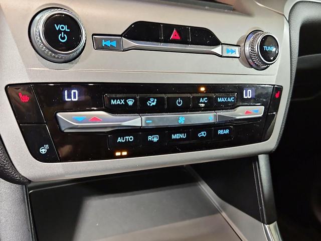 Photo of 2021 Black Ford Explorer