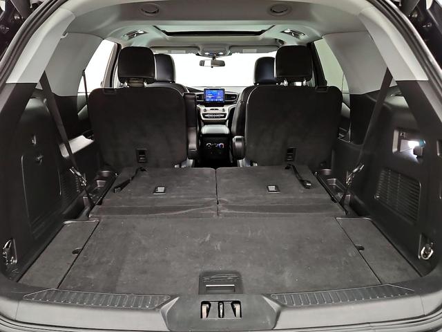 Photo of 2021 Black Ford Explorer