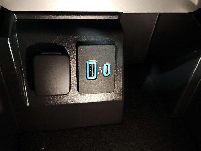 Photo of 2021 Black Ford Explorer