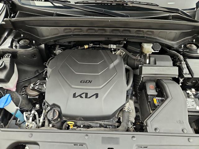 Photo of 2022 Black Kia Telluride