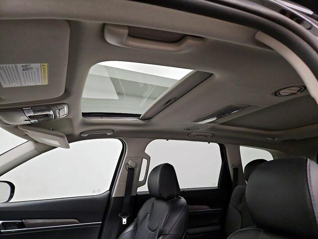 Photo of 2022 Black Kia Telluride