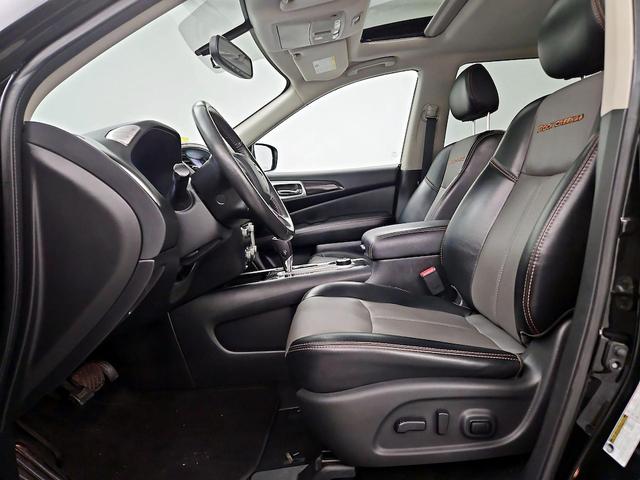 Photo of 2020 Black Nissan Pathfinder