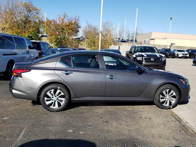 Photo of 2025 Gun Metallic Nissan Altima