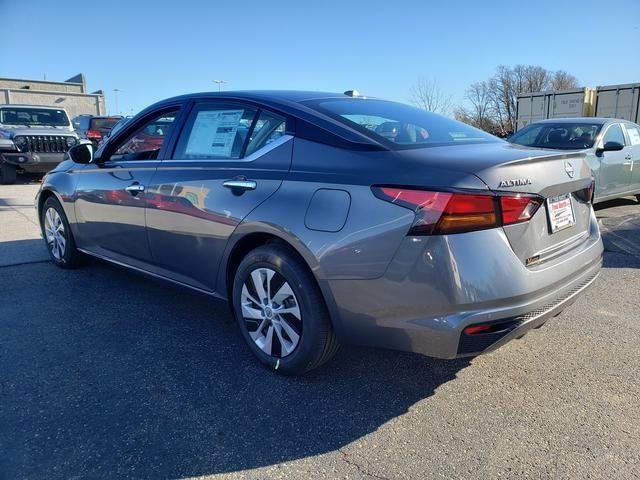 Photo of 2025 Gun Metallic Nissan Altima