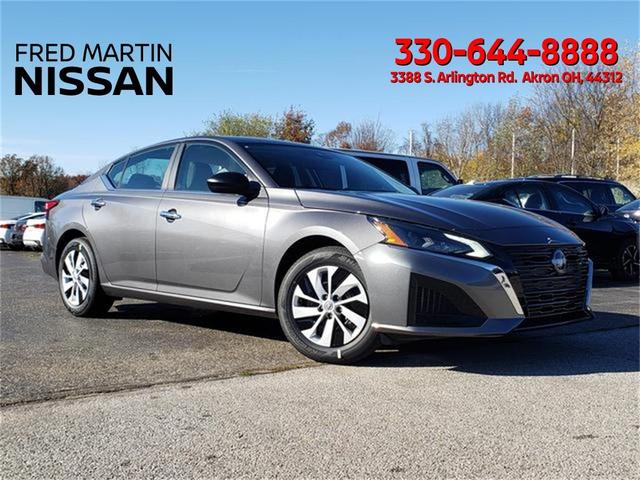 Photo of 2025 Gun Metallic Nissan Altima