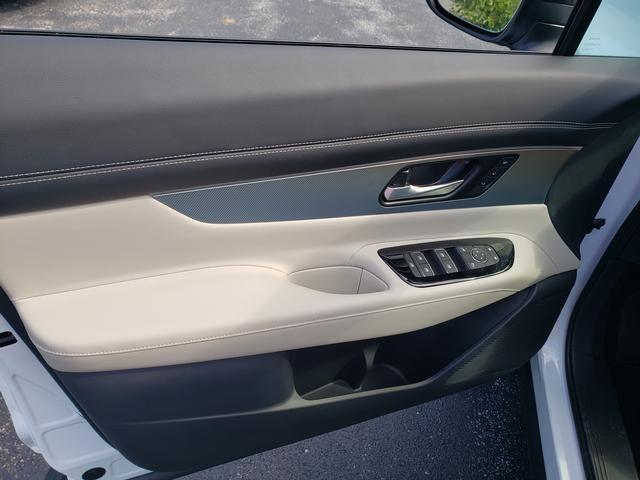 Photo of 2025 Everest White P Nissan Murano