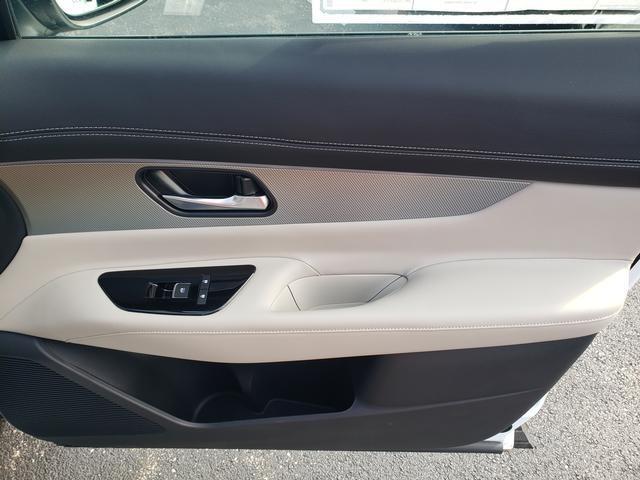 Photo of 2025 Everest White P Nissan Murano