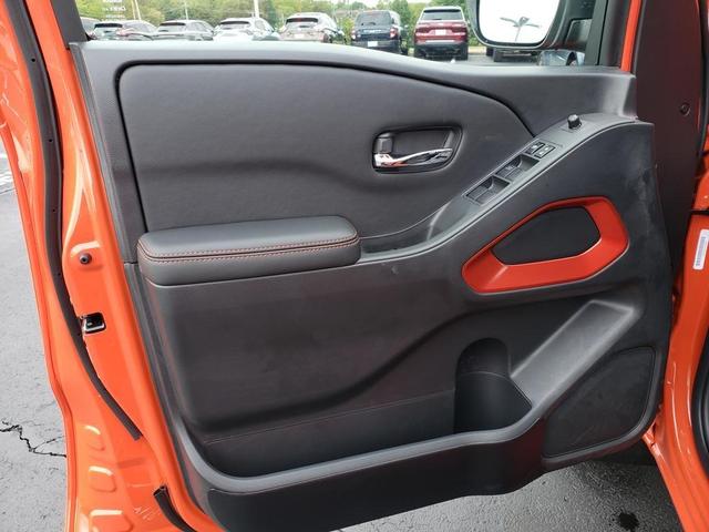 Photo of 2025 Afterburn Orang Nissan Frontier