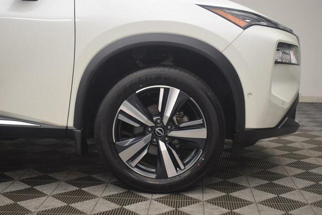 Photo of 2023 White Nissan Rogue