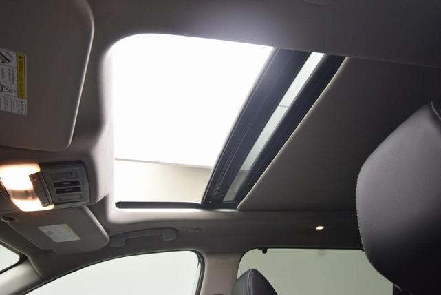 Photo of 2023 White Nissan Rogue
