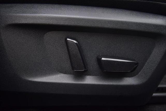 Photo of 2023 White Nissan Rogue