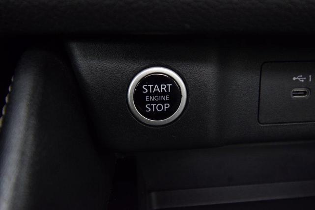 Photo of 2023 White Nissan Rogue