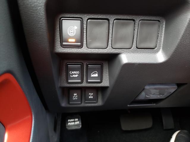 Photo of 2025 Glacier White Nissan Frontier