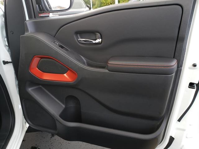 Photo of 2025 Glacier White Nissan Frontier