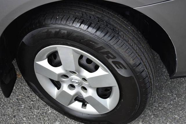 Photo of 2014 Platinum Graphite Nissan Rogue Select