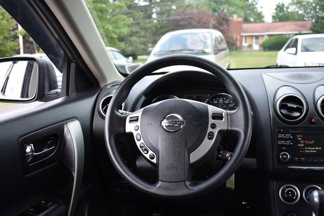 Photo of 2014 Platinum Graphite Nissan Rogue Select
