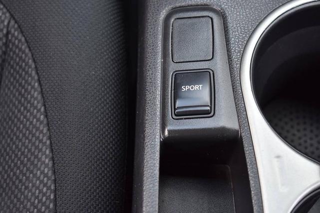 Photo of 2014 Platinum Graphite Nissan Rogue Select