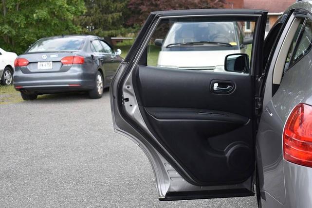 Photo of 2014 Platinum Graphite Nissan Rogue Select