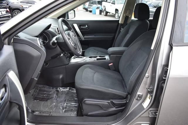 Photo of 2014 Platinum Graphite Nissan Rogue Select
