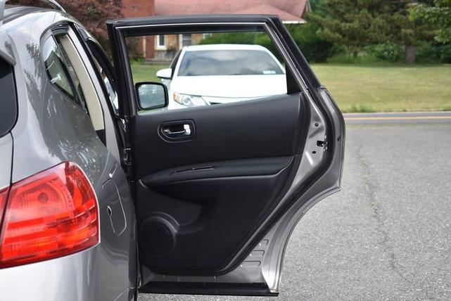 Photo of 2014 Platinum Graphite Nissan Rogue Select