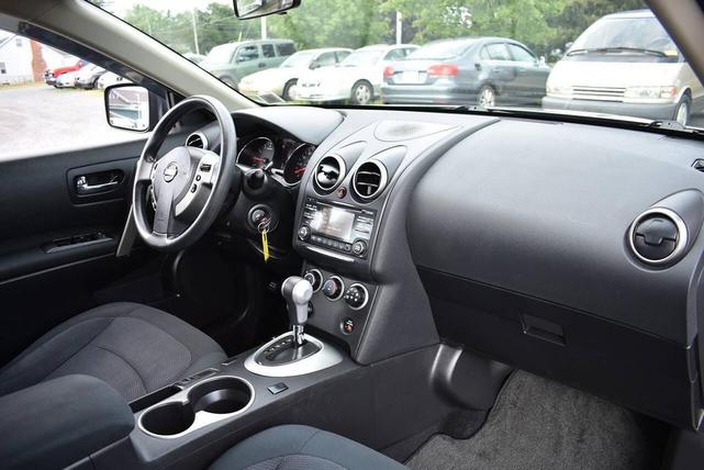 Photo of 2014 Platinum Graphite Nissan Rogue Select