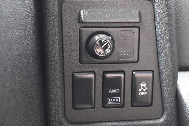 Photo of 2014 Platinum Graphite Nissan Rogue Select