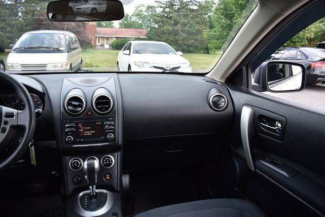 Photo of 2014 Platinum Graphite Nissan Rogue Select