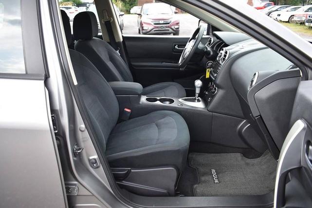 Photo of 2014 Platinum Graphite Nissan Rogue Select