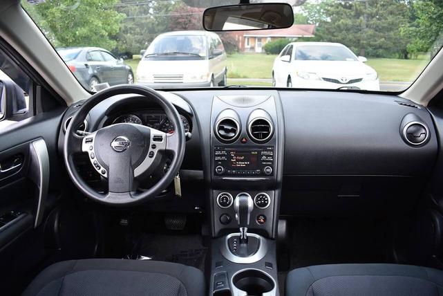 Photo of 2014 Platinum Graphite Nissan Rogue Select