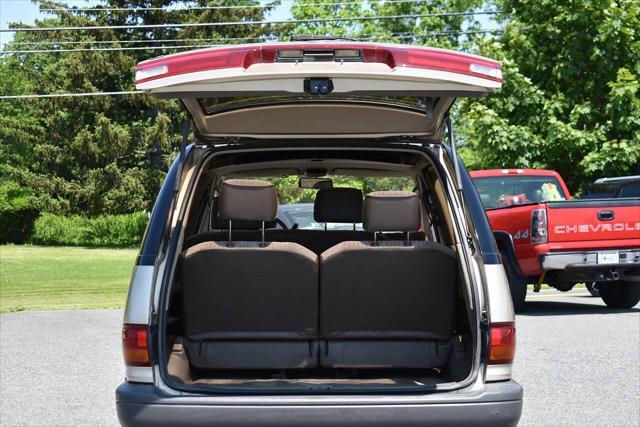 Photo of 1994 Sandstone Beige Metallic Toyota Previa