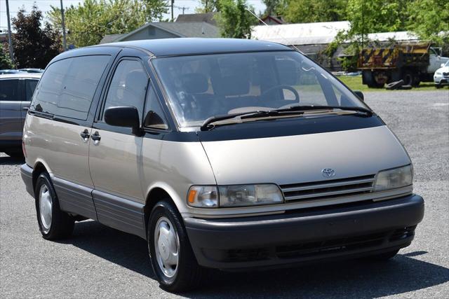 Photo of 1994 Sandstone Beige Metallic Toyota Previa