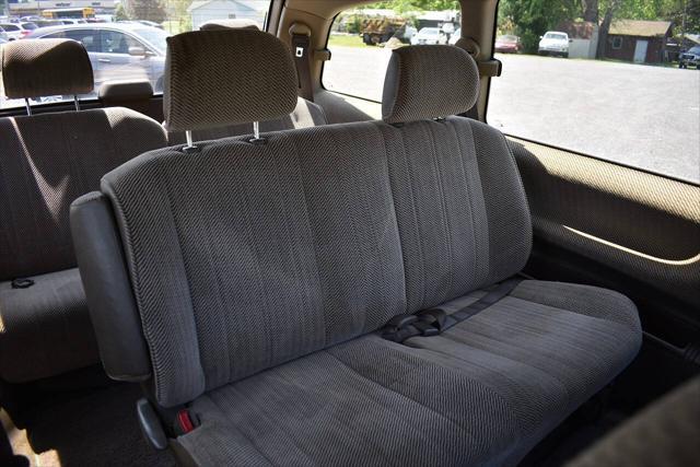 Photo of 1994 Sandstone Beige Metallic Toyota Previa