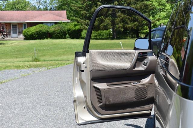 Photo of 1994 Sandstone Beige Metallic Toyota Previa