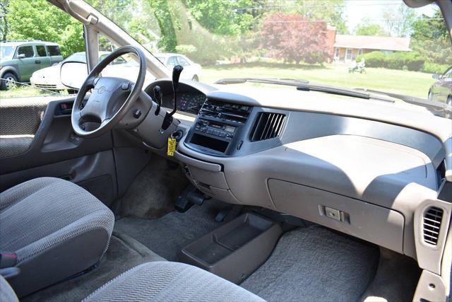 Photo of 1994 Sandstone Beige Metallic Toyota Previa