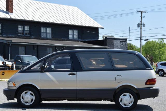 Photo of 1994 Sandstone Beige Metallic Toyota Previa