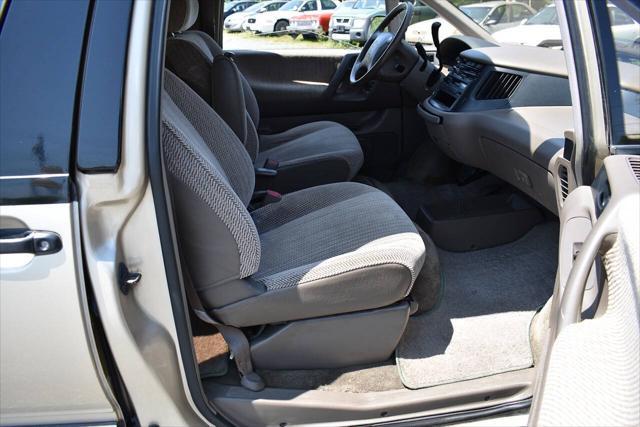 Photo of 1994 Sandstone Beige Metallic Toyota Previa