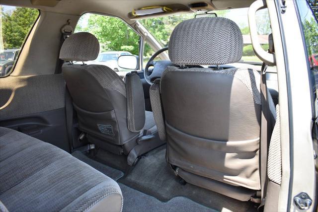 Photo of 1994 Sandstone Beige Metallic Toyota Previa
