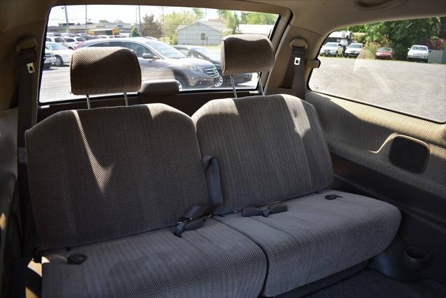 Photo of 1994 Sandstone Beige Metallic Toyota Previa