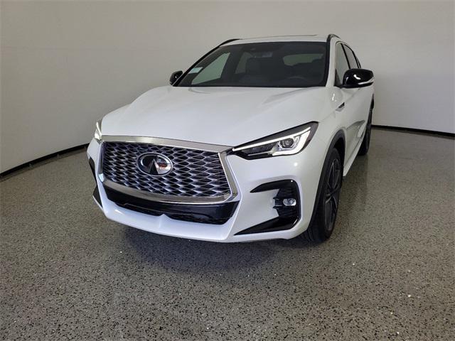 Photo of 2025 Radiant White INFINITI QX55