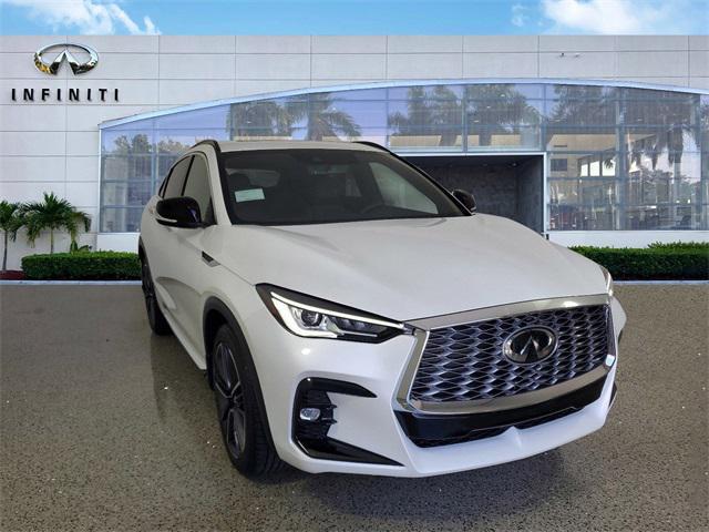 Photo of 2025 Radiant White INFINITI QX55