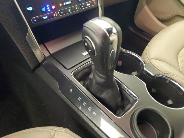Photo of 2018 White Platinum Clearcoat Metallic Ford Explorer