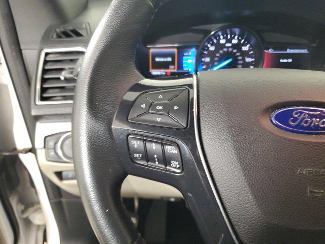 Photo of 2018 White Platinum Clearcoat Metallic Ford Explorer